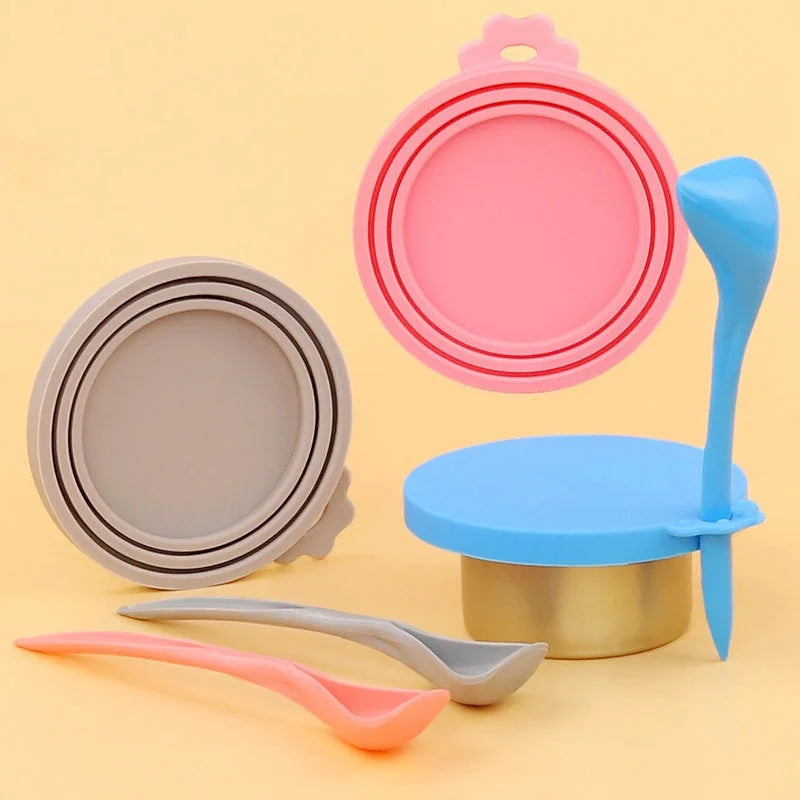 New 2PCS Reusable Pet Food Can Cover Silicone Dogs Cats Storage Tin Cap Lid Seal Cover with Spoon