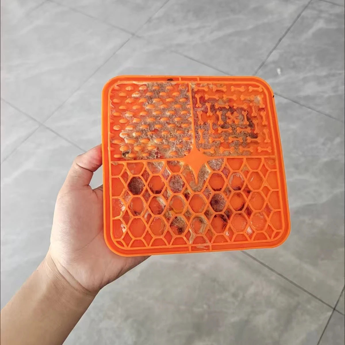 Pet Lick Silicone Mat Dogs Pet Slow Food Plate for Dog Bathing Distraction Silicone Dog Sucker Food Training Dog Feeder Supplies